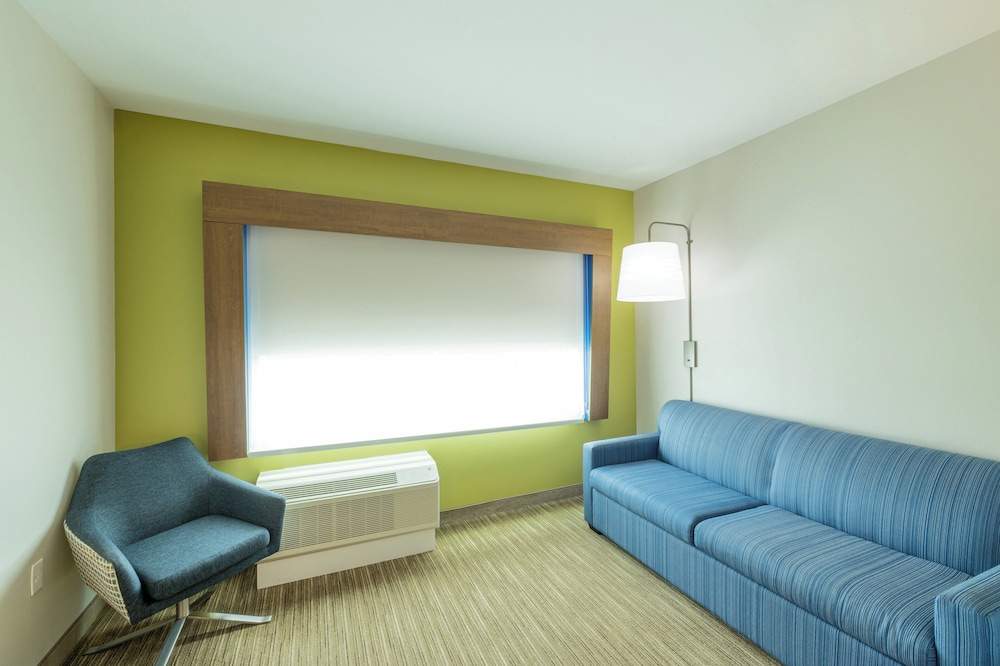 Holiday Inn Express & Suites Lindale Tyler by IHG - photo 12