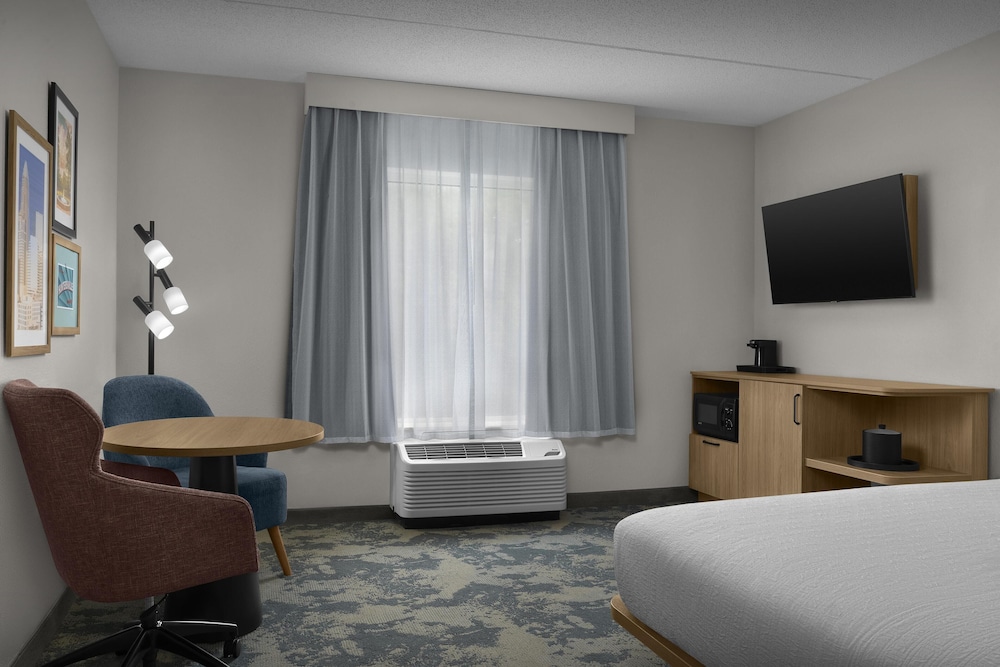 Hampton Inn & Suites Huntersville - photo 18