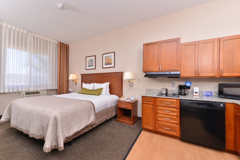 Candlewood Suites San Diego by IHG - photo 5