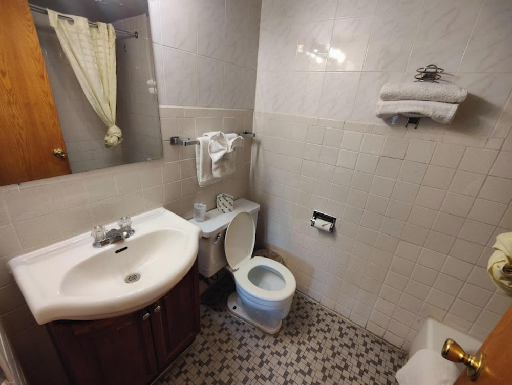 Motel Edgebrook Chicago North Shore by OYO - photo 22