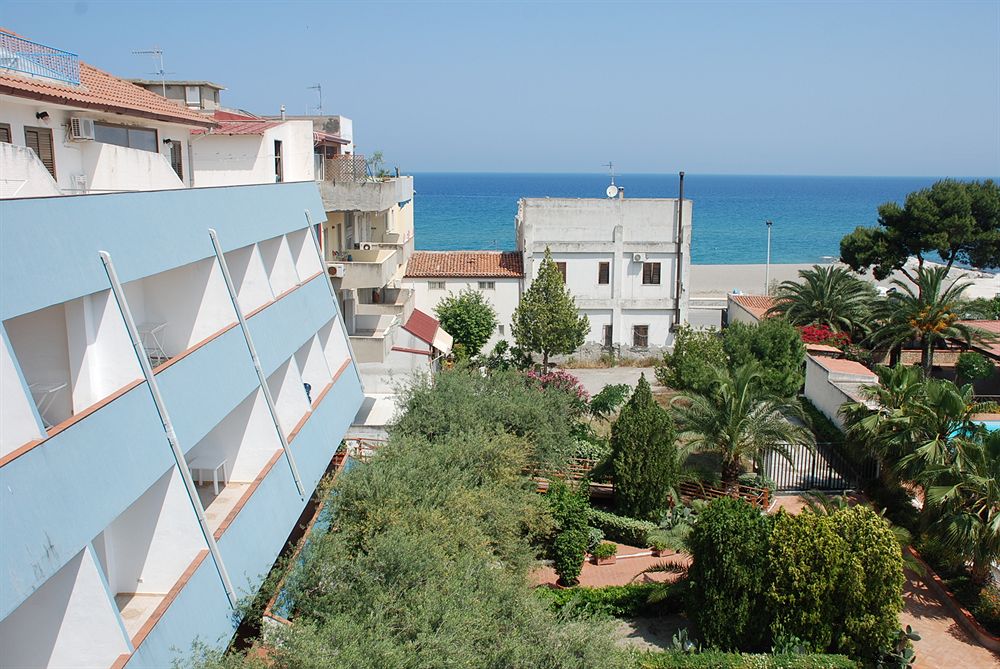 Hotel Costa Azzurra — hotel in Brolo