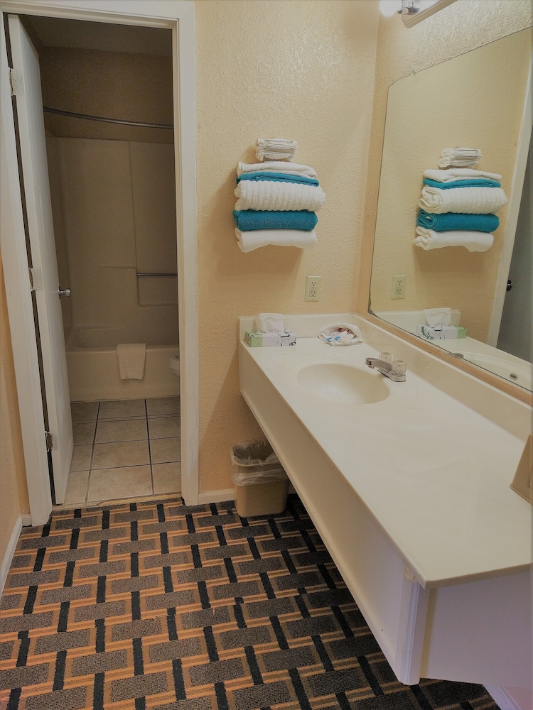 Grand View Plaza Inn & Suites - photo 79
