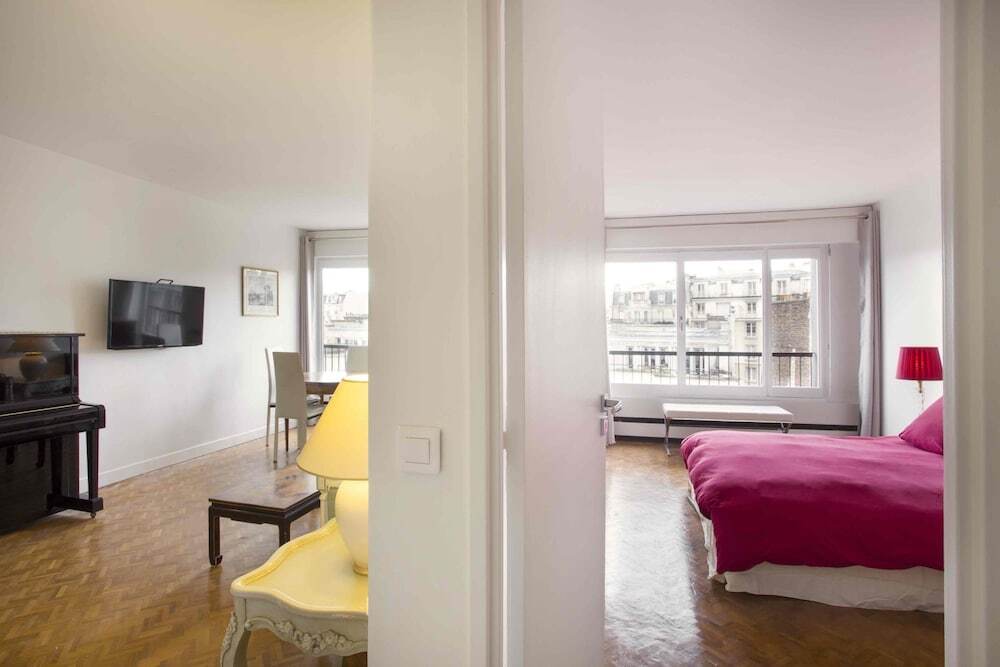 Charme Et Confort Proche Tour Eiffel Paris 16 — 4-Star Luxury Hotel in Paris, France