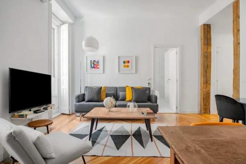 Stylish Private Flat San Miguel - last minute hotel in Madrid