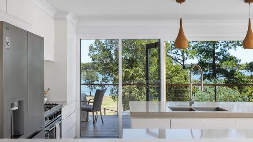 Rivers Edge Oasis Karuah Infinity Pool and Private Cinema room — hotel in Karuah