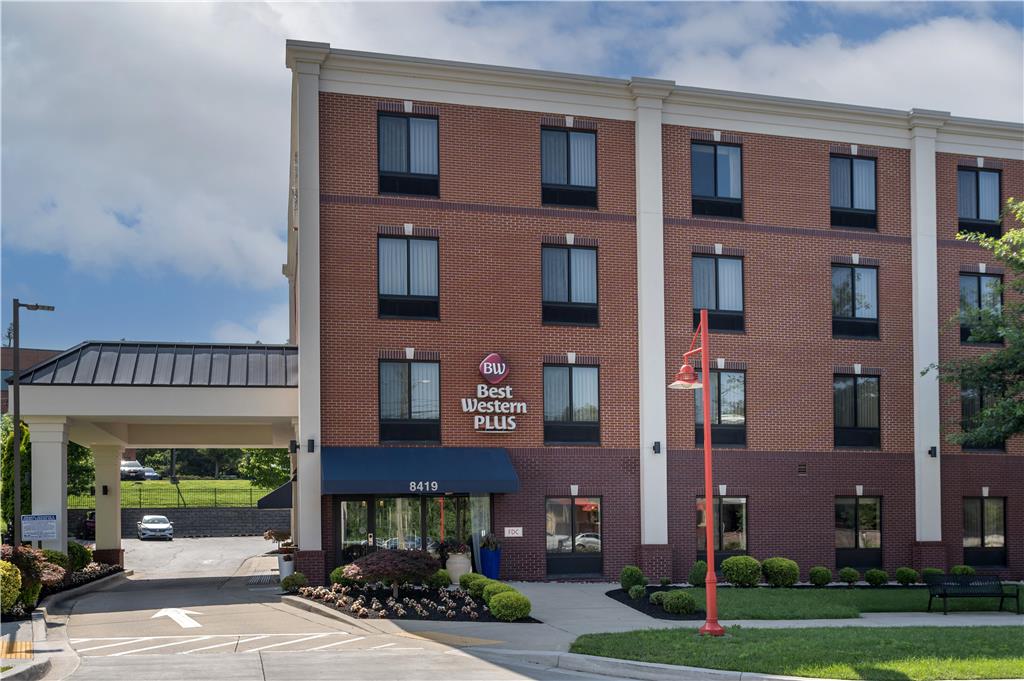 Best Western Plus College Park Hotel - photo 11