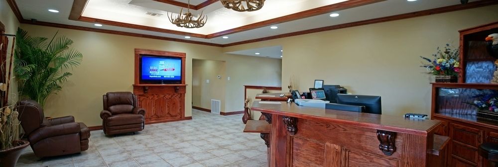Eagle Inn & Suites - photo 2