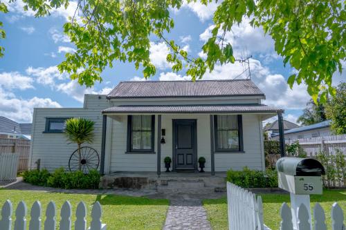 Cambridge Cottage — 4-Star Luxury Hotel in Cambridge, New Zealand