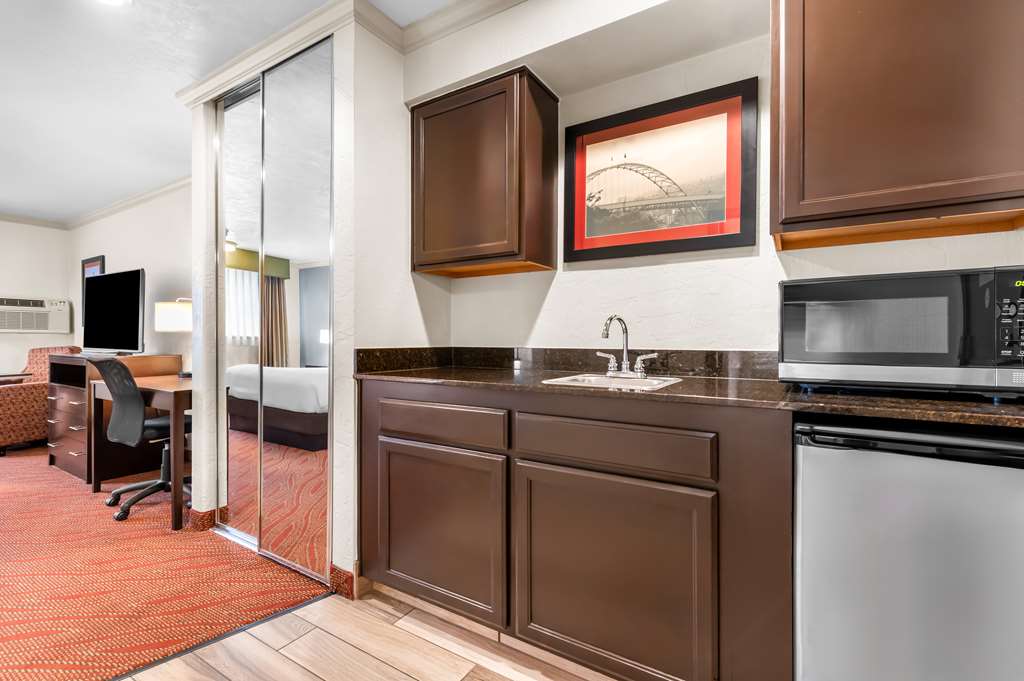 Best Western Plus Parkway Inn - photo 15