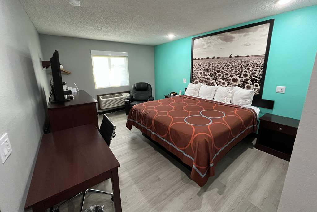 Super 8 by Wyndham Emporia - photo 6