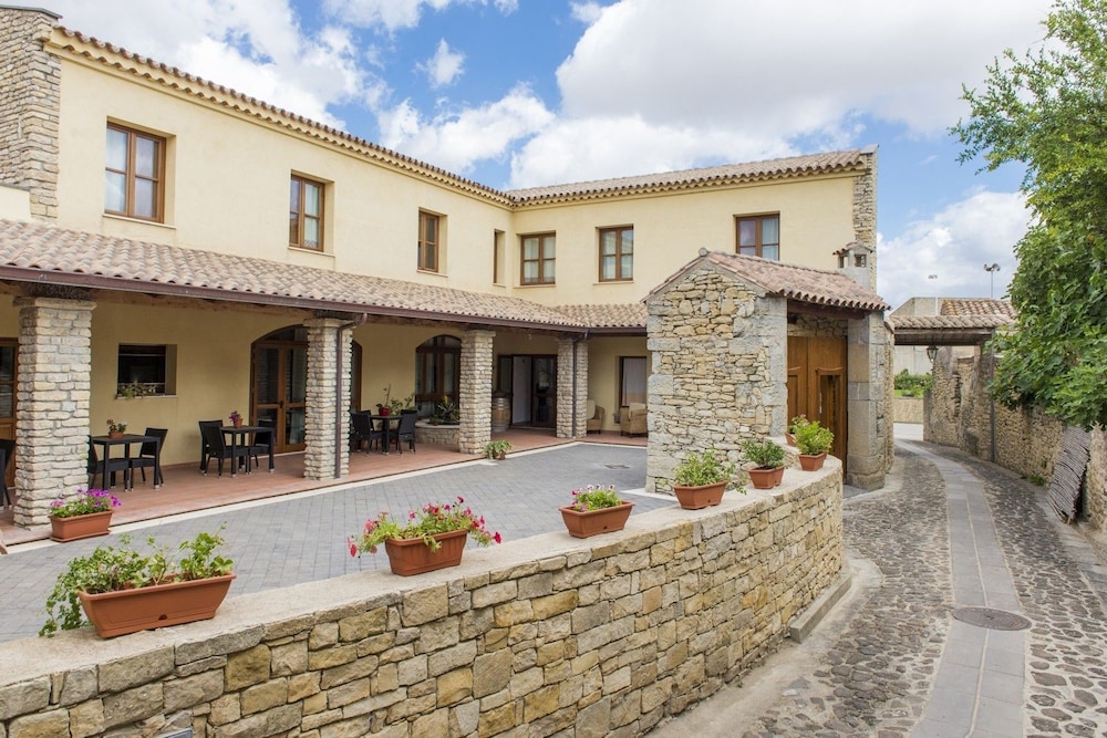 Albergo Diffuso Il Mandorlo - carbon neutral hotel in Baressa