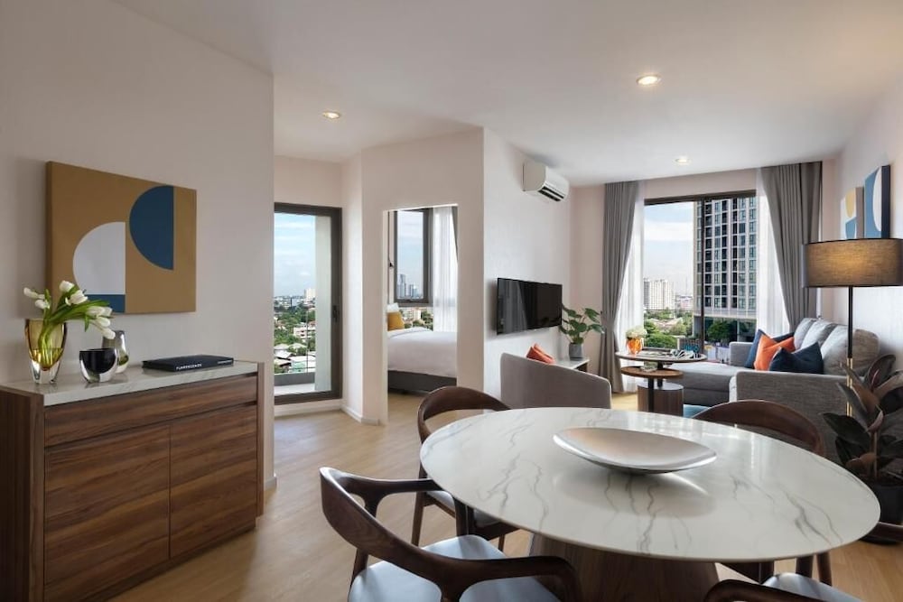 Oakwood Suites Tiwanon Bangkok in Mueang Nonthaburi, Thailand