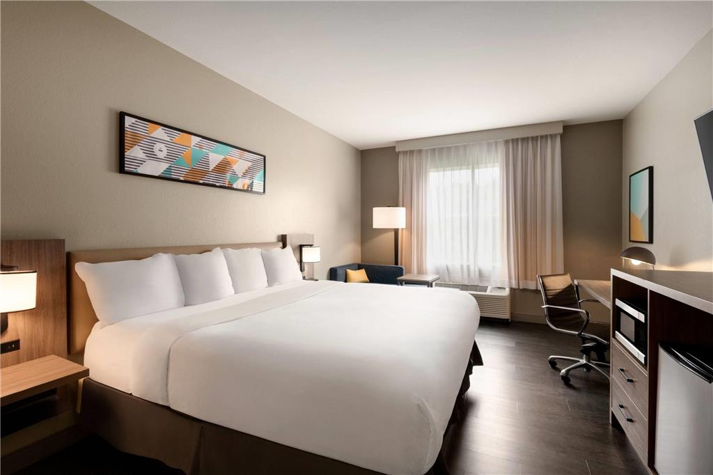 La Quinta Inn & Suites by Wyndham Montgomery - photo 25
