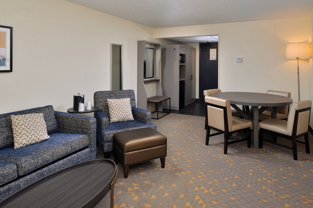 Holiday Inn Hotel & Suites Overland Park Convention Center - photo 26