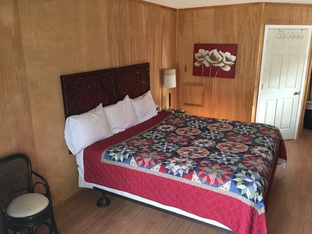 Whispering Creek Lodging & RV Resort - photo 10
