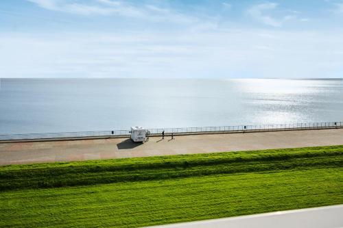 Strand Penthouse 128 qm Maisonette Parkplatz — 4-Star Luxury Hotel in Wilhelmshaven, Germany