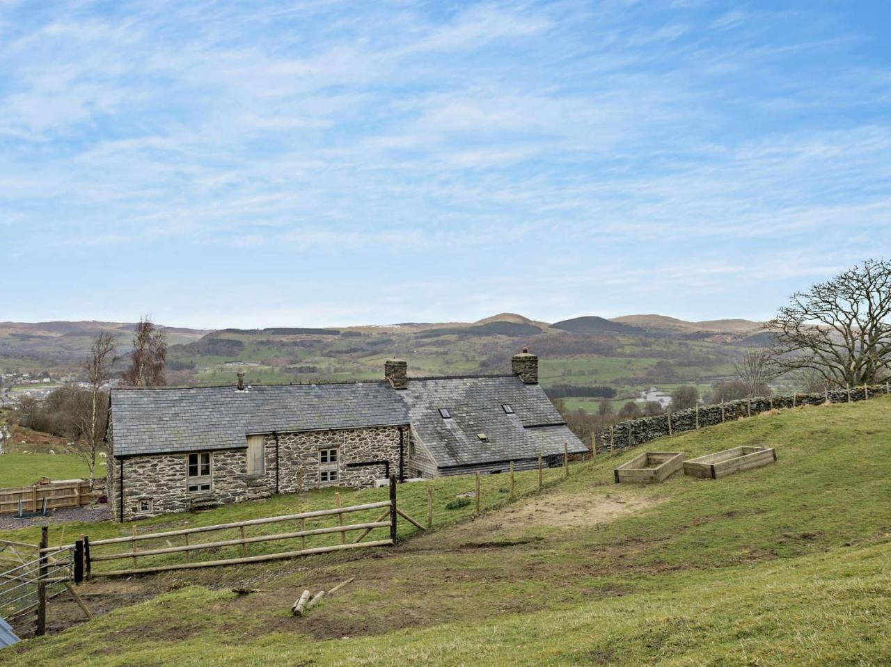 3 Bed in Rhosygwalia 91365 in Bala, United Kingdom