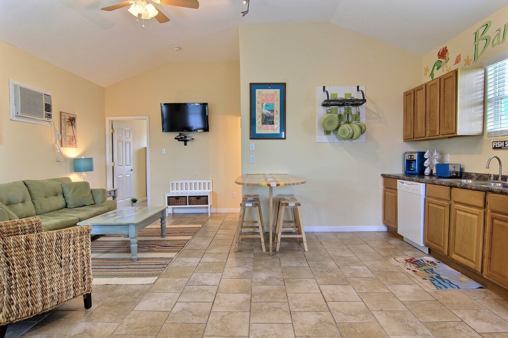 Shark Reef Resort Motel & Cottages - photo 12