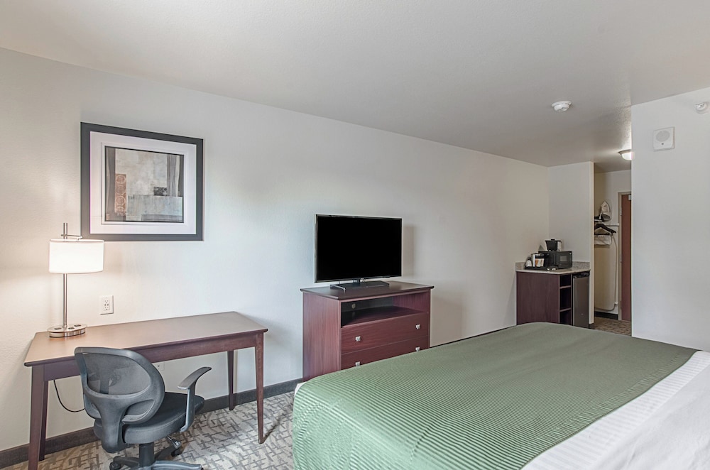 Cobblestone Inn & Suites Guernsey - photo 5