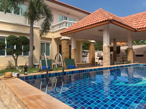 Yoch Pool Villa — 4-Star Luxury Hotel in Pattaya, Thailand