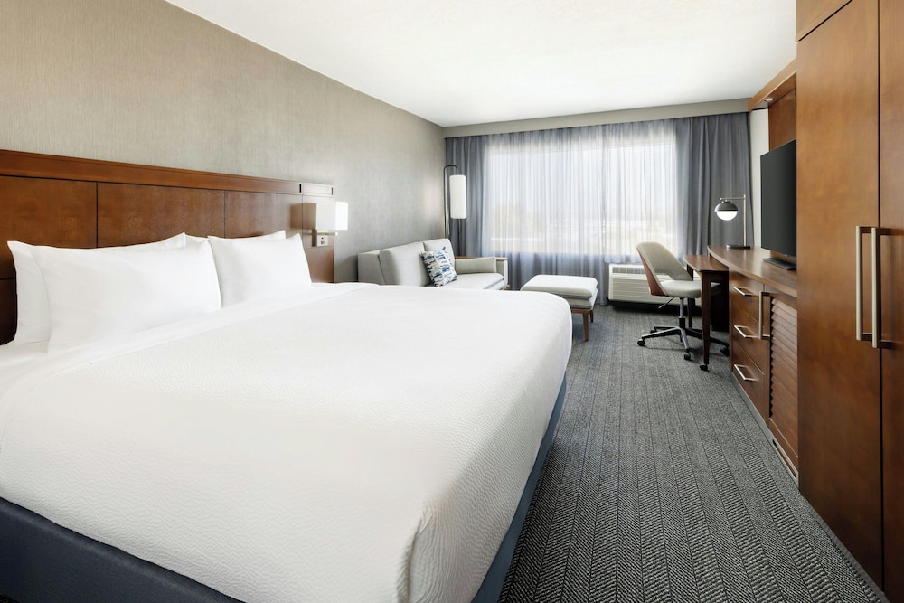 Courtyard by Marriott Los Angeles Woodland Hills - photo 13