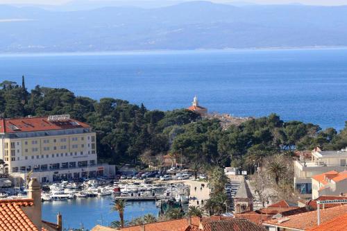 Oliver Ravlić — 4-Star Luxury Hotel in Makarska, Croatia