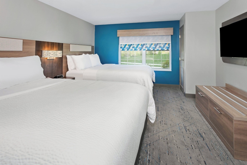 Holiday Inn Express & Suites Port Washington by IHG - photo 17
