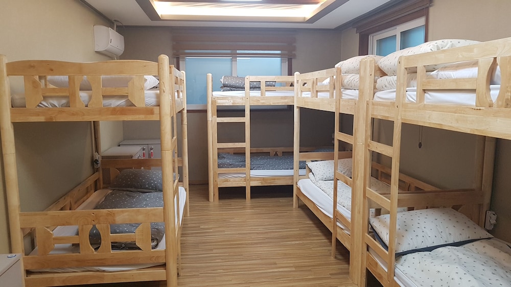 TreehouseUnseo GuestHouse — 4-Star Luxury Hotel in Incheon, South Korea