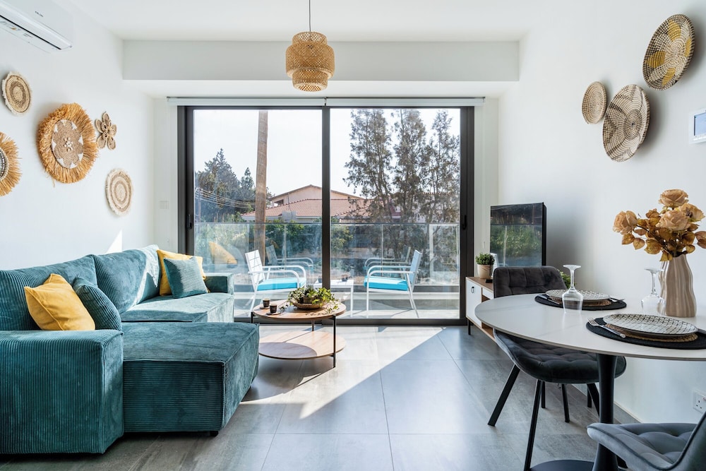 Azoria Stylish 1 BR Apartment in Kiti — 4-Star Luxury Hotel in Kiti, Cyprus
