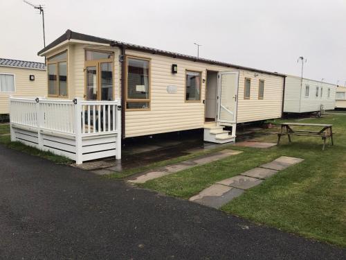 Two x 6 Berth static caravan on Lyons Robin Hood Rhyl North wales — 4-Star Luxury Hotel in Rhyl, United Kingdom