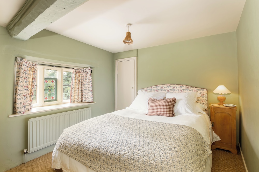 Charming 2BD Cottage in the Heart of Kingham — 4-Star Luxury Hotel in Chipping Norton, United Kingdom