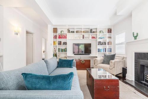 The Chatsworth Collection A Contemporary Triplex