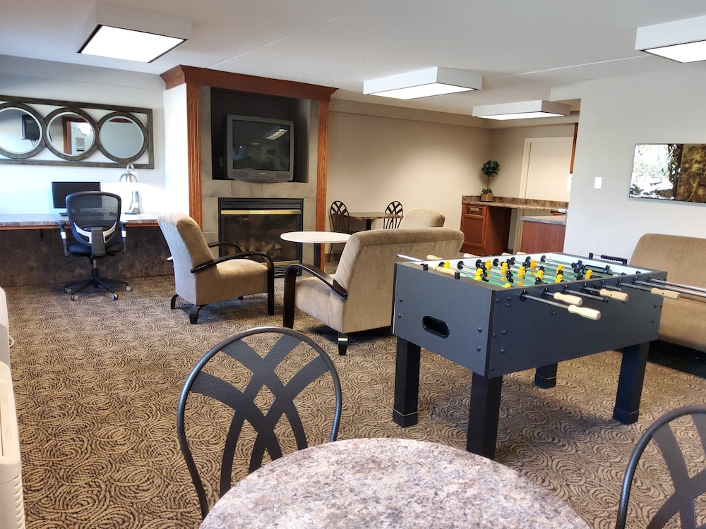 Klopfenstein Inn and Suites - photo 42