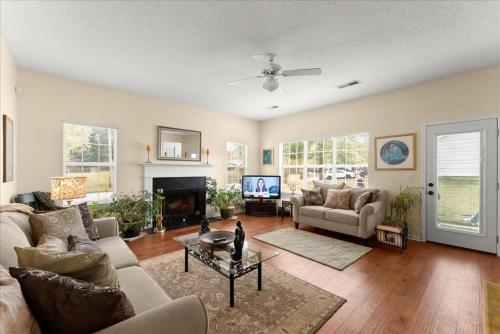 New 4 Bedroom Lithonia Home With Office — 4-Star Luxury Hotel in Lithonia, United States