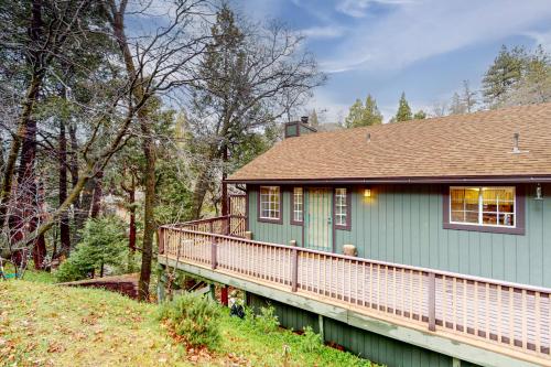 Creekside Cabin — Crestline — photo 2