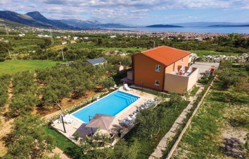 Family friendly house with a swimming pool Kastel Stafilic Kastela 20244 — 4-Star Luxury Hotel in Kastel Stari, Croatia