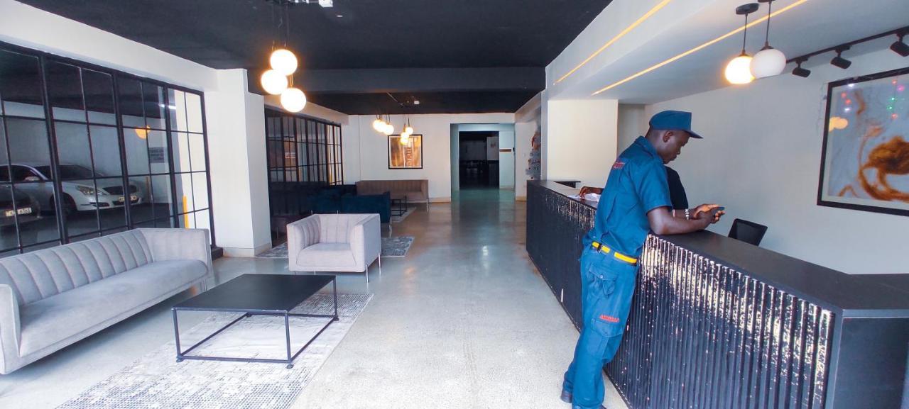 The Crooner Lounge — 4-Star Luxury Hotel in Nairobi, Kenya
