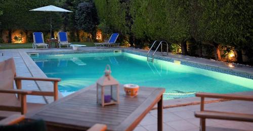 Cottage Blue Dolphins With Private Pool — 4-Star Luxury Hotel in Kalyvia Thorikou, Greece