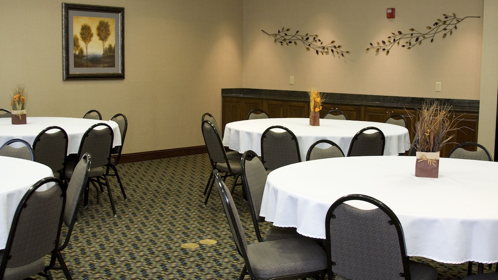 Holiday Inn Express Hotel & Suites Pittsburg by IHG - photo 67