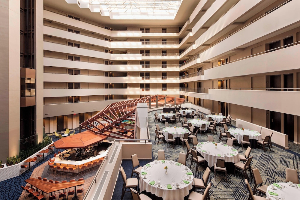Sheraton Suites Philadelphia Airport - photo 23