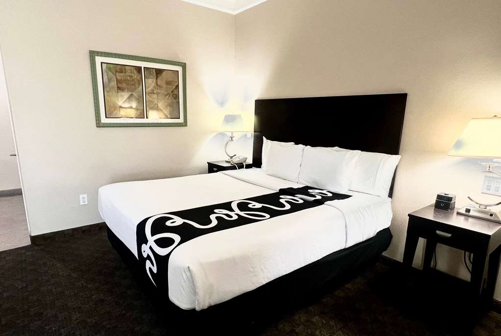 La Quinta Inn & Suites by Wyndham Pharr RGV Medical Center - photo 31