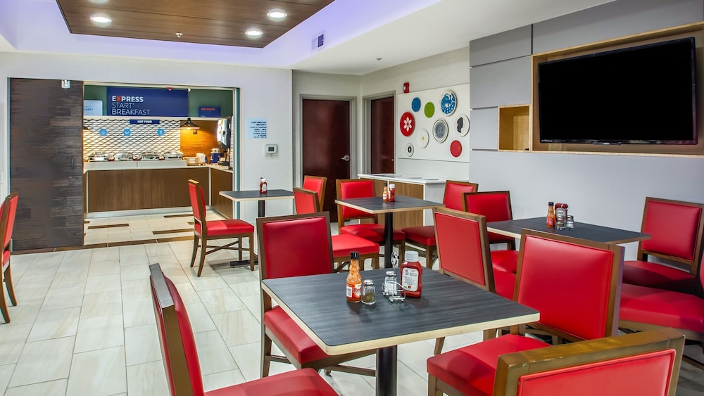 Holiday Inn Express & Suites Olathe South by IHG - photo 26