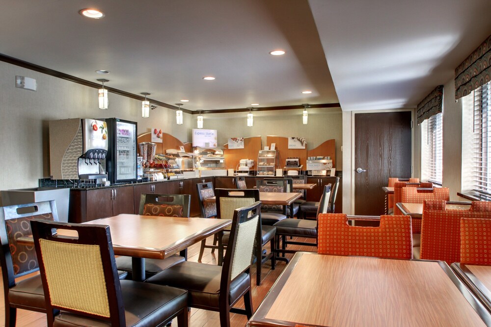 Holiday Inn Express Fort Campbell Oak Grove by IHG - photo 20
