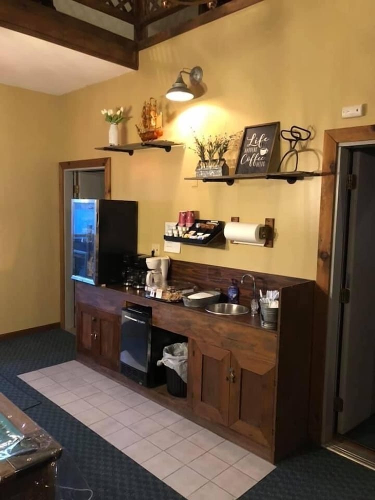 Lake Ontario Motel & Inn - photo 3