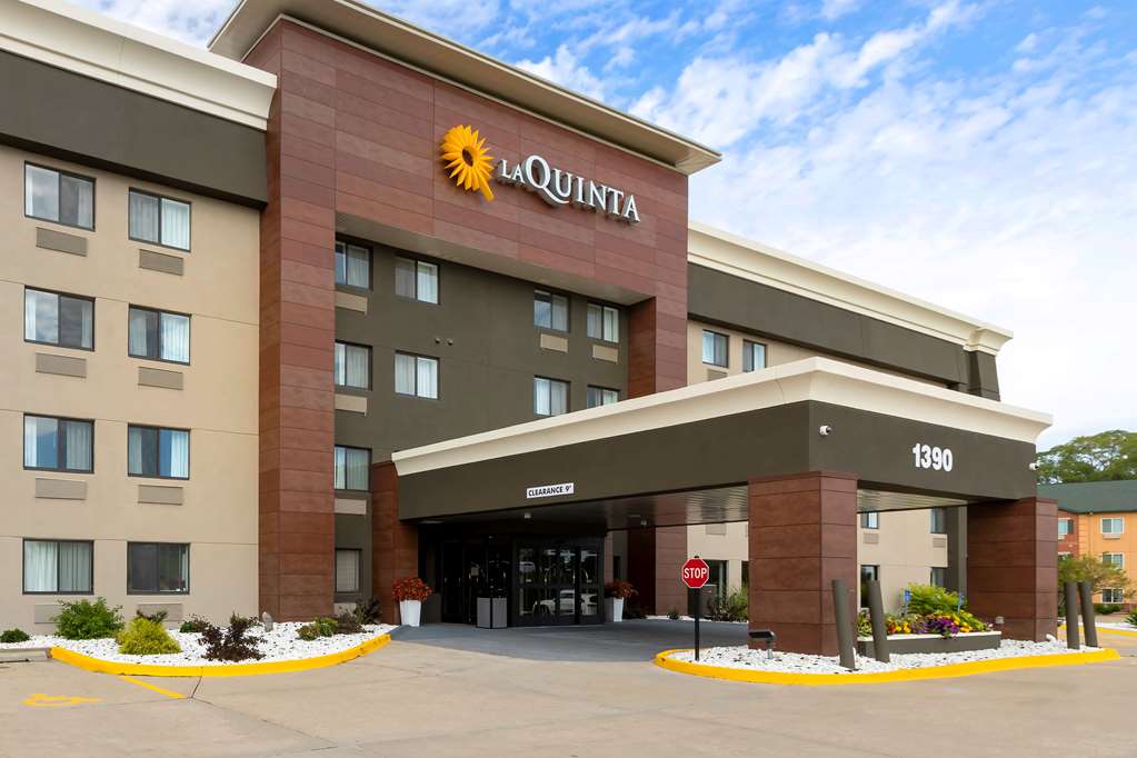 La Quinta Inn & Suites by Wyndham Des Moines West Clive - photo 2