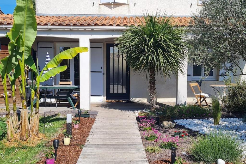 Vaste Maison Fouras 15 Pers 6 Chbres Meuble 3 — 4-Star Luxury Hotel in Fouras, France