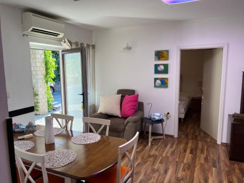 Appartment Lana — 4-Star Luxury Hotel in Izola, Slovenia