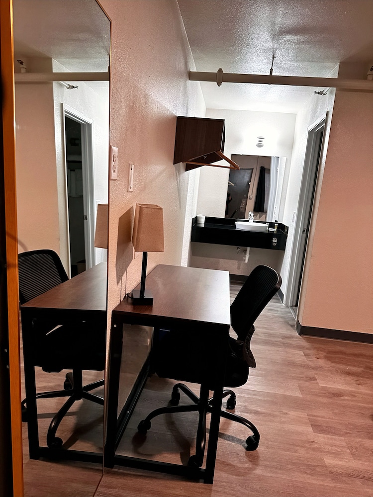 Studio City Suites a Travelodge by Wyndham - photo 19