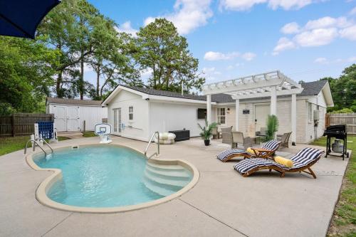 Pool FirePit Gym Game Rm 4BR3BA Near Parris Island in Beaufort, United States