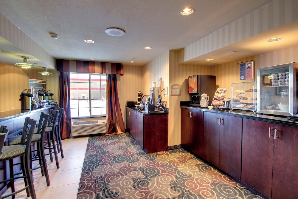 Cobblestone Inn & Suites Carrington - photo 43